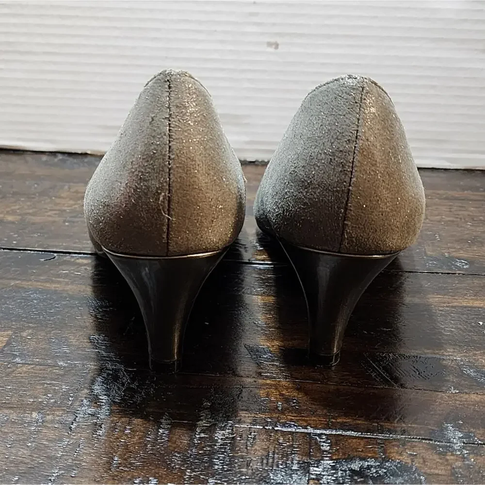 Amelia Grace silver metallic round toe‎ kitten heels Women's size 9